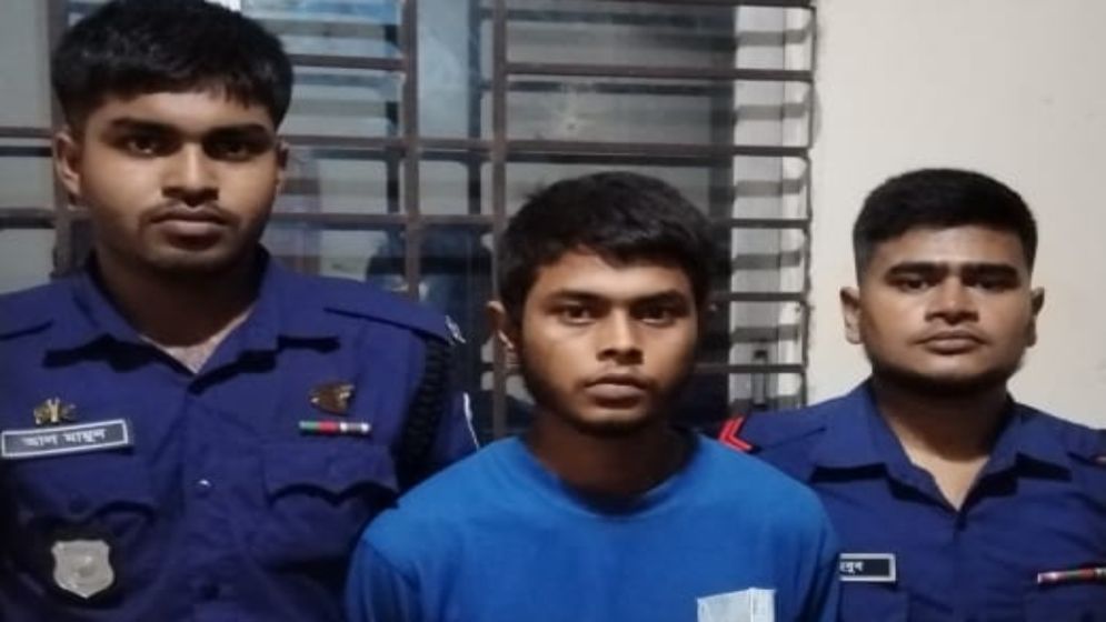 মাদকাসক্ত চাচার দায়ের কোপে প্রাণ গেল ৩ বছর বয়সী ভাতিজির